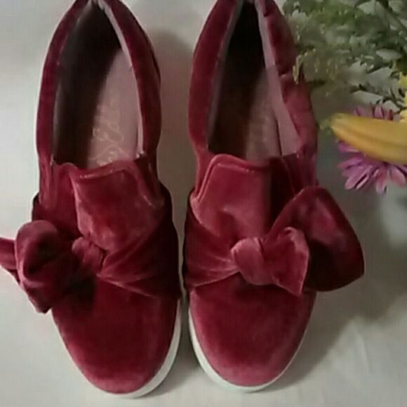 Libby Edelman Velvet Slip-ons - Picture 2 of 7